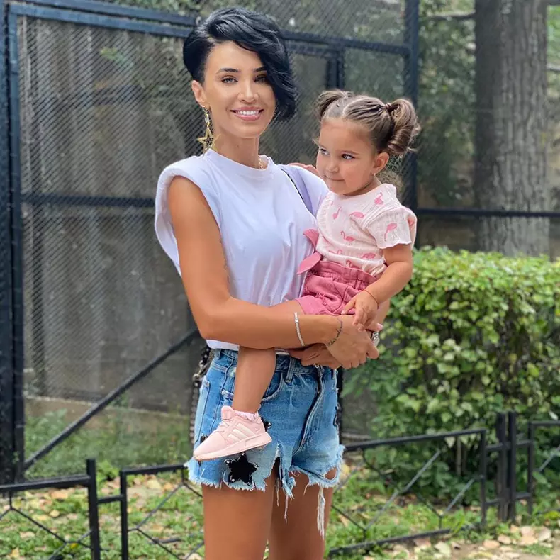 Fiica-Adelina-Pestritu-4