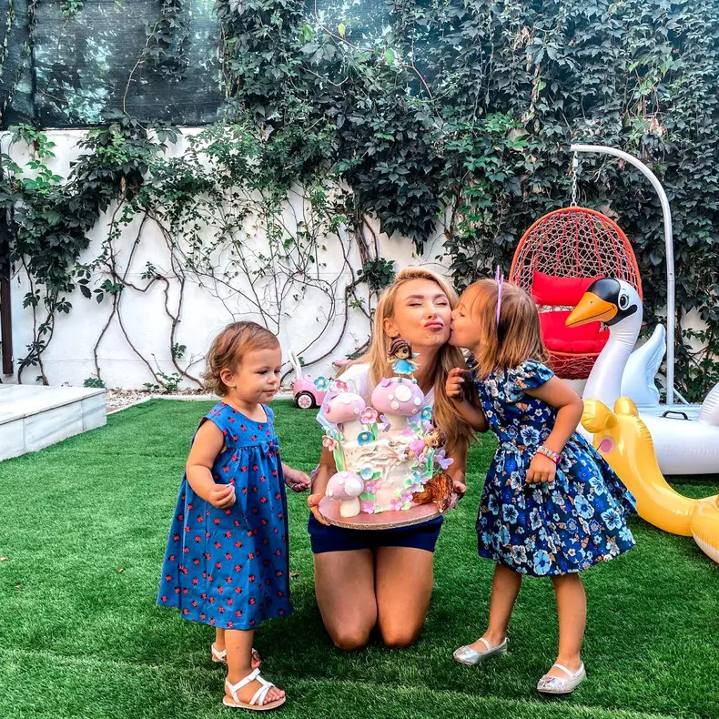 Andreea-Balan-4-1024x1024