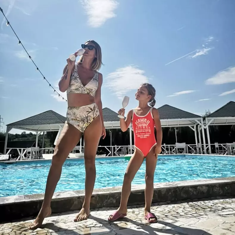 Ellie White s-a vindecat covid 3