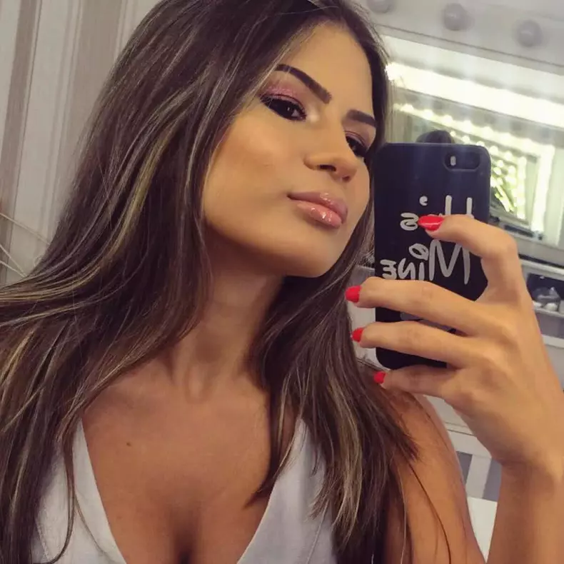 994129-vanessa-denis-dragus-1