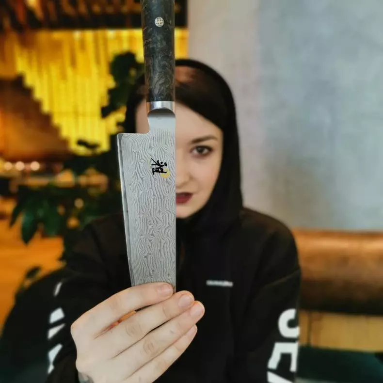 Cine-e-Roxana-Benche-Chefi-la-Cutite4-1