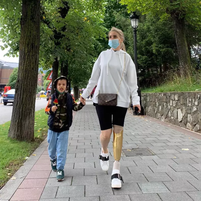 Stela-Bizdu-insarcinata-5