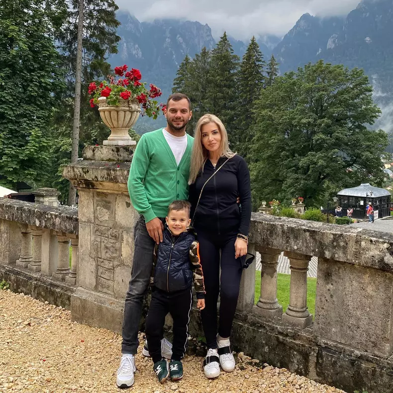 Stela-Bizdu-insarcinata-6