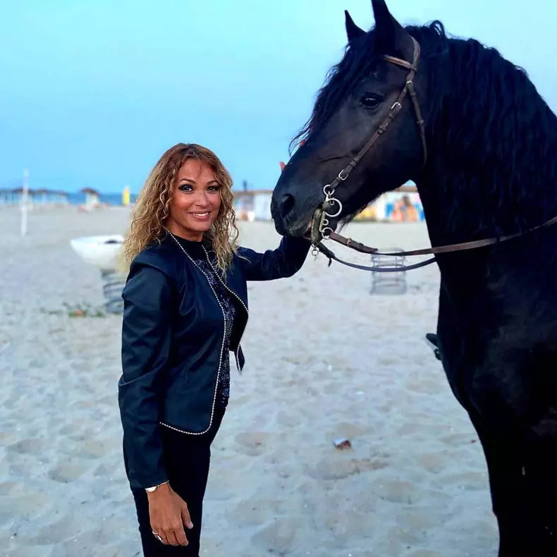 Anca-Turcasiu-dupa-divort4-1024x1024-1