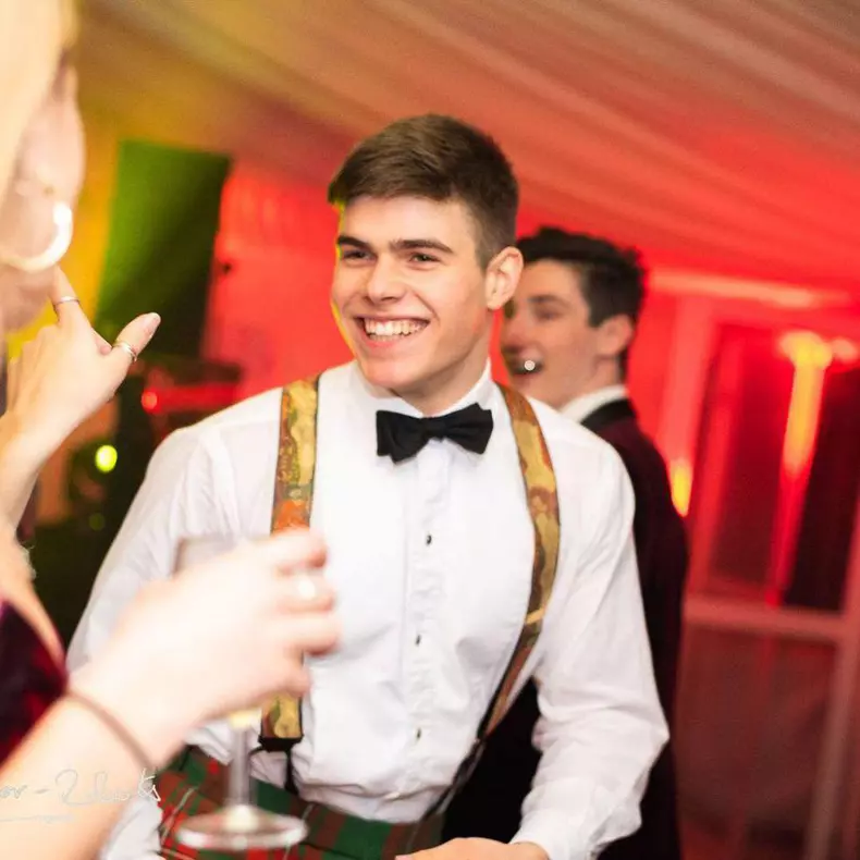 Cum-arată-nepotul-Reginei-Elisabeta4