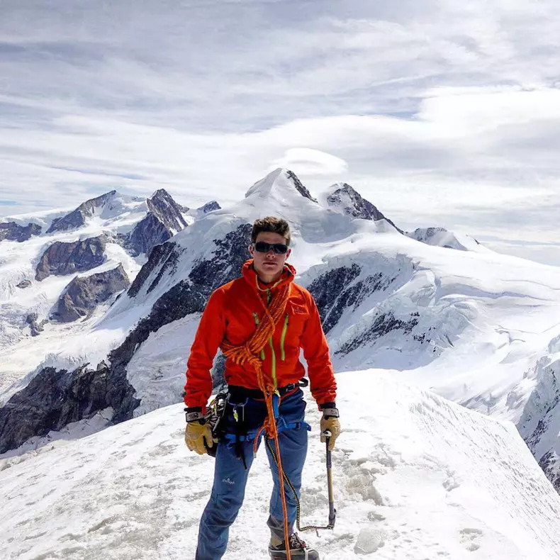 Cum-arată-nepotul-Reginei-Elisabeta5