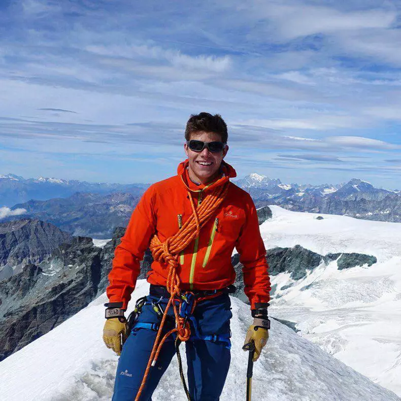 Cum-arată-nepotul-Reginei-Elisabeta6