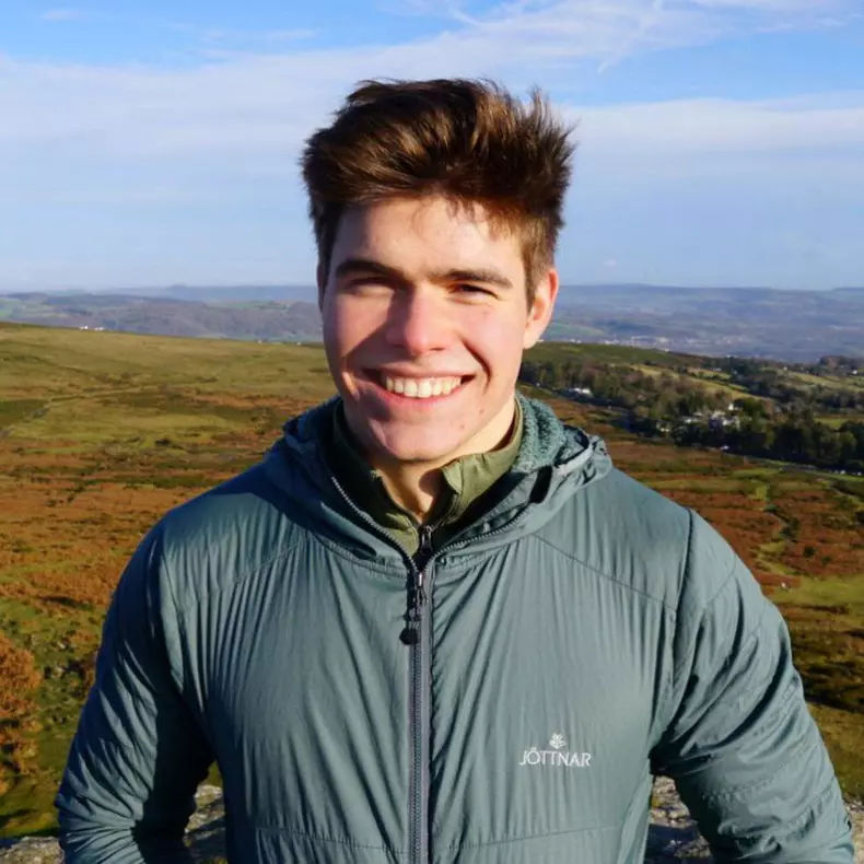 Cum-arată-nepotul-Reginei-Elisabeta8