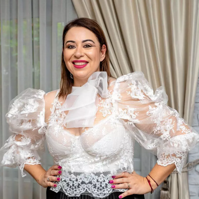 oana-roman-craciun-1024x1024-1