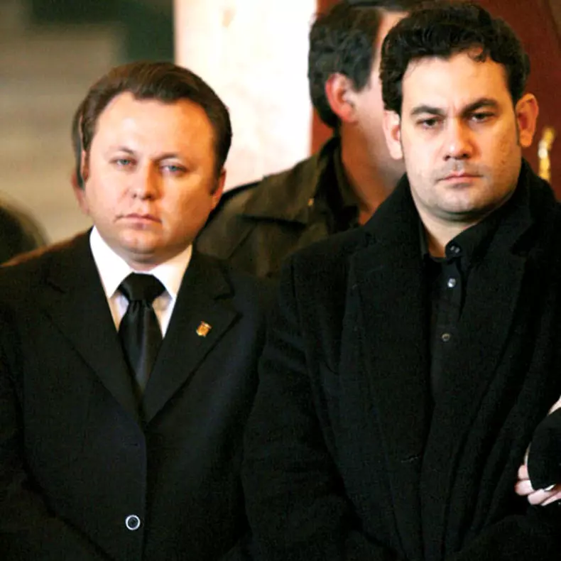 4116-177381-dolan_a455fb10f0