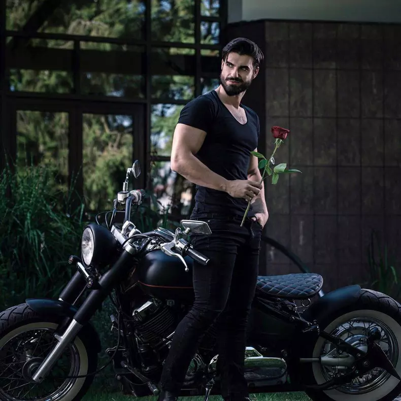 cine-este-andi-constantin-5-1024x1024-1