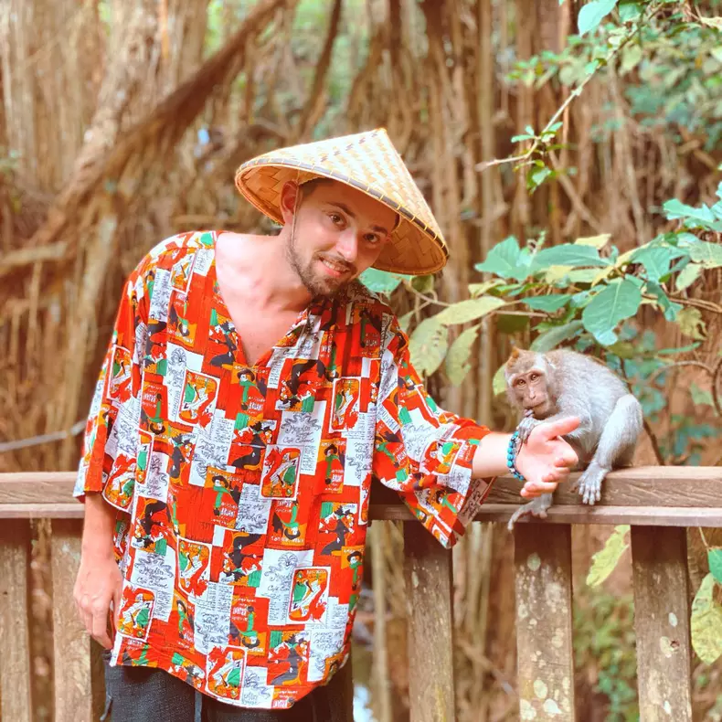 Cine-este-Cucu-de-la-Survivor-8