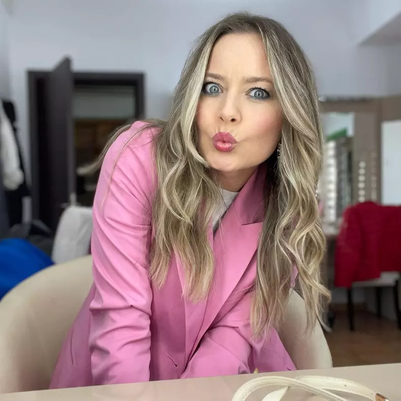 laura-cosoi-aparitie-de-senzatie-pe-instagram-2