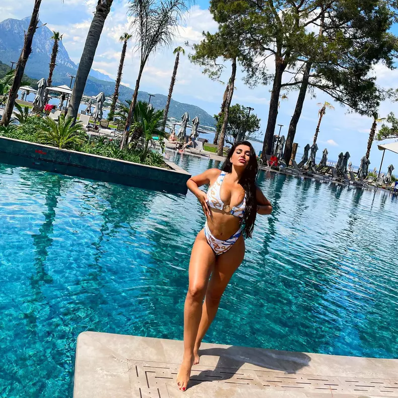 scandal-de-proportii-intre-cristina-siscanu-si-elena-ionescu-6