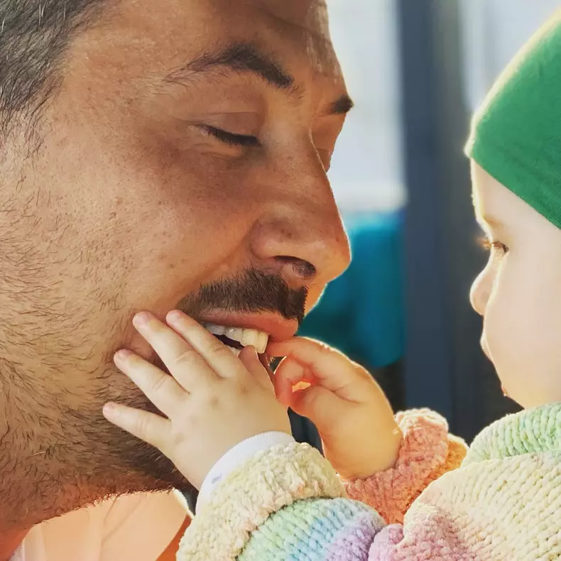 stefan-stan-si-a-botezat-fetita-elif-a-aparut-pentru-prima-data-la-TV-5