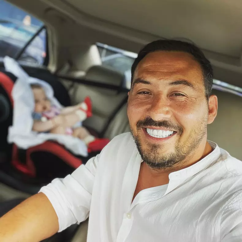 stefan-stan-si-a-botezat-fetita-elif-a-aparut-pentru-prima-data-la-TV-7