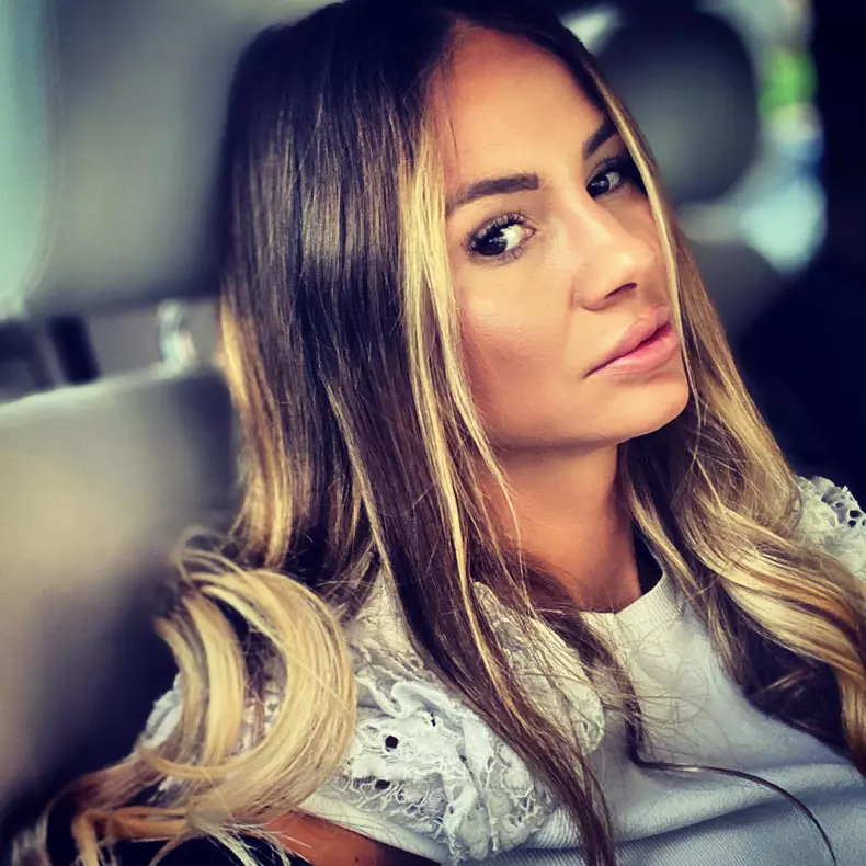 Cine-este-Gratiela-Duban-2