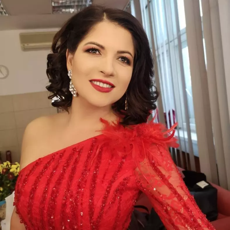 Geanina-Lungu-insarcinata-3-1024x1024