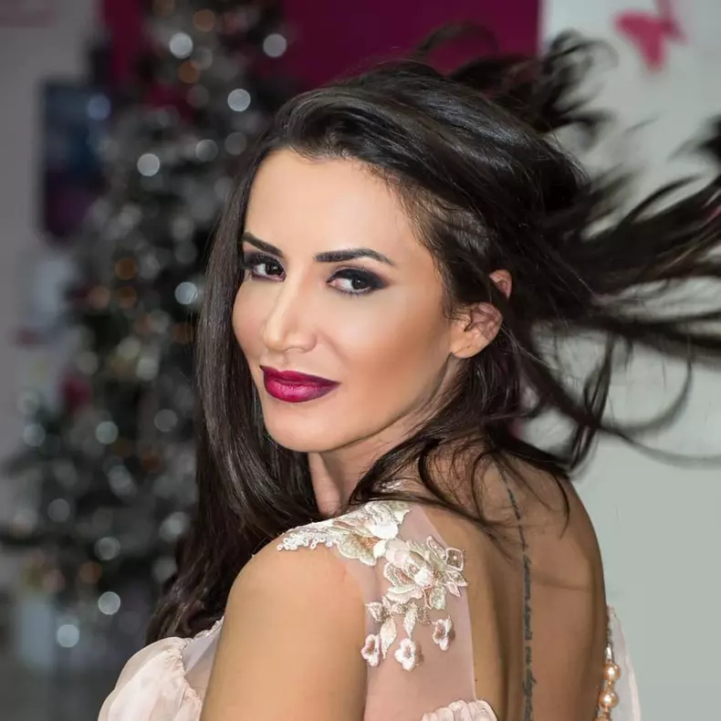 mara-banica-insarcinata-burtica-de-gravida-2