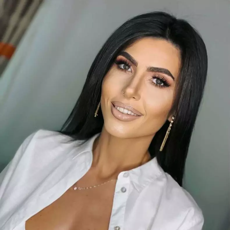 Sotia lui Marian Corches