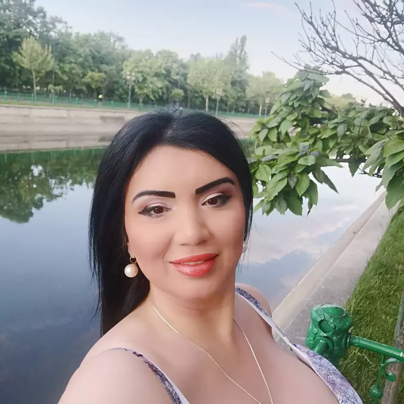 adriana-bahmuteanu-6