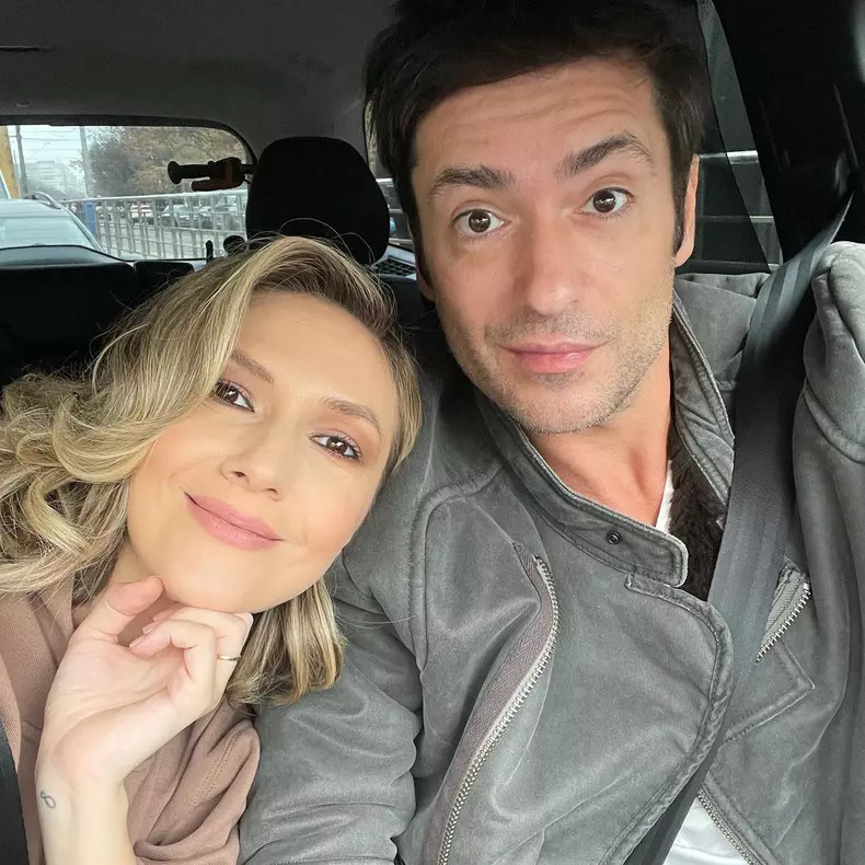 Singurul-loc-unde-se-cearta-Adela-Popescu-si-Radu-Valcan.-Barbatul-i-a-dat-imediat-un-SMS-vedetei-de-la-Pro-TV-pe-care-l-a-citit-in-direct-1