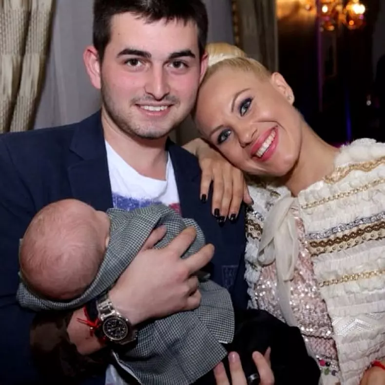 Primele-imagini-cu-Amna-si-barbatul-cu-care-se-consoleaza-dupa-divort.-In-ce-ipostaze-au-fost-surprinsi-cei-doi.-FOTO-EXCLUSIV-8