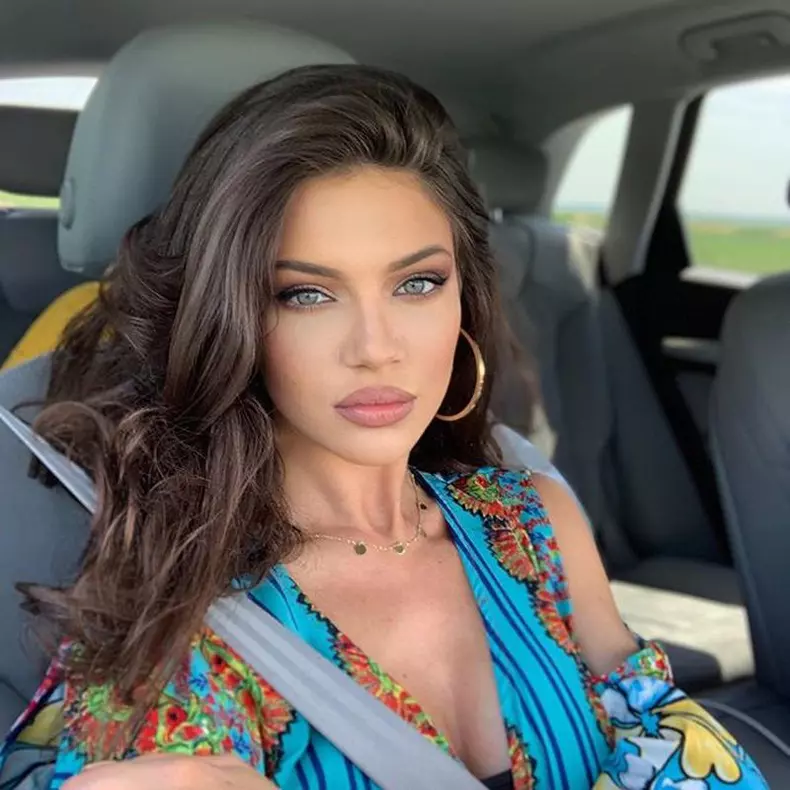 inca-un-scandal-de-tipul-buhnici-cristina-ich-despre-imigranti-la-cati-bani-avem-ii-tinem-si-pe-altii-dar-mirosul