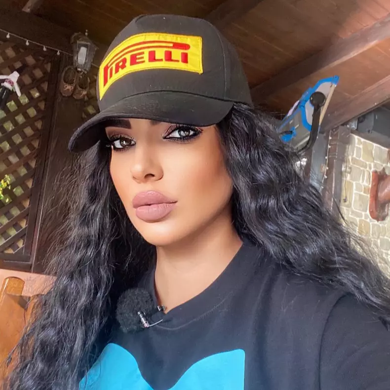 cine-este-andreea-tonciu-2