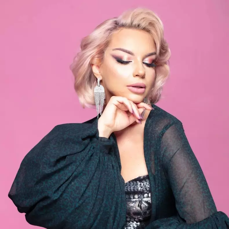 cine-este-eliza-natanticu-3