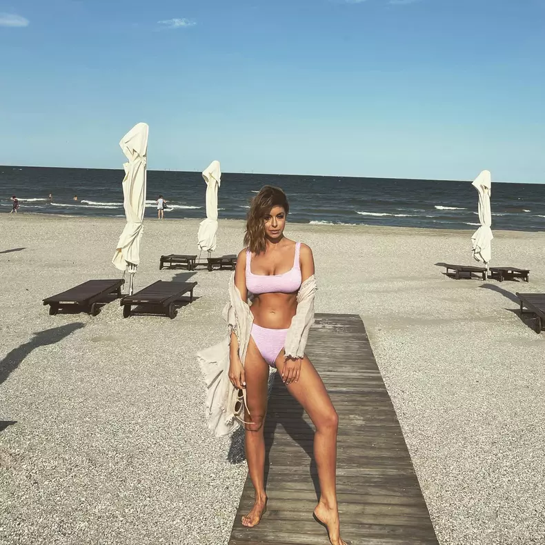 cine-este-natalia-mateut-7