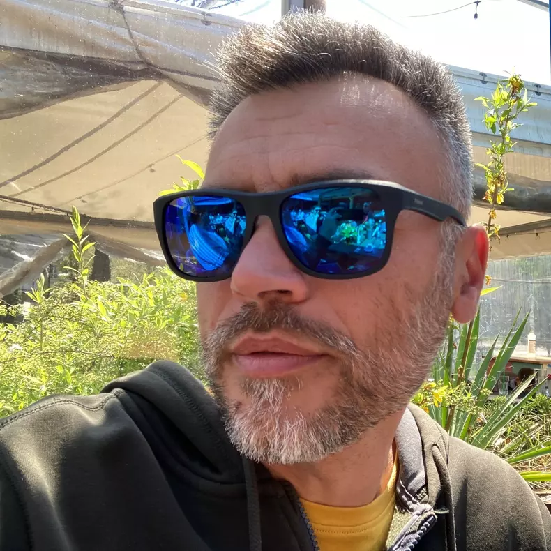 cine-este-si-cu-ce-se-ocupa-tatal-lui-David-Popovici-3