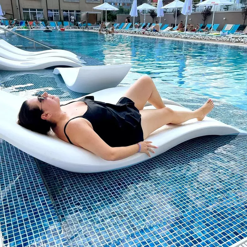 oana-roman-in-costum-de-baie-4