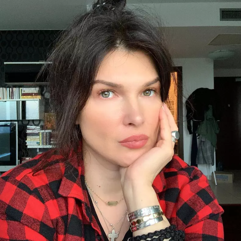 actrita monica barladeanu proiect