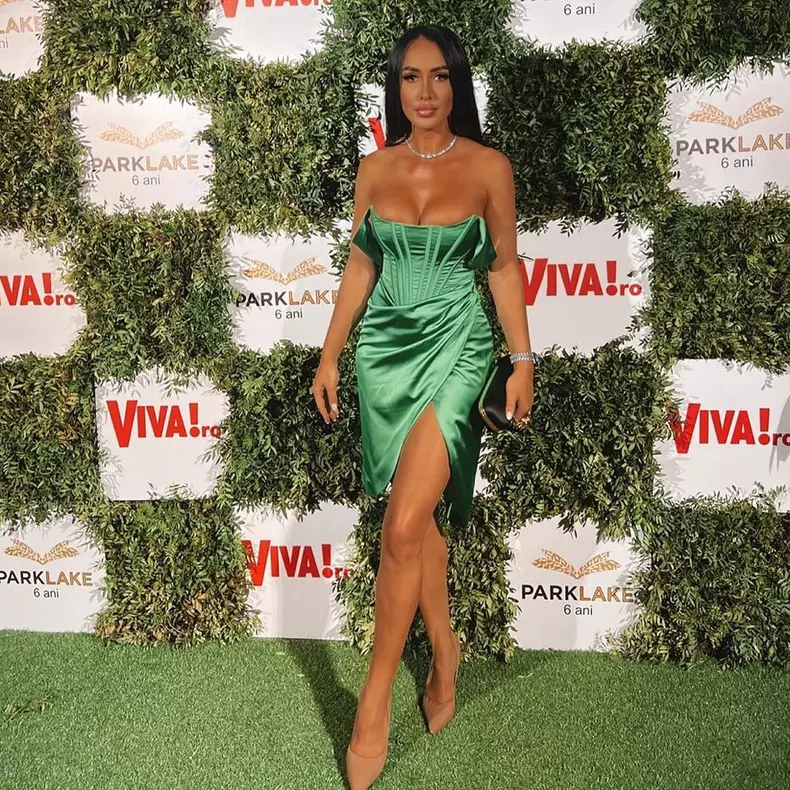 ella tina intalnire cu fostul iubit