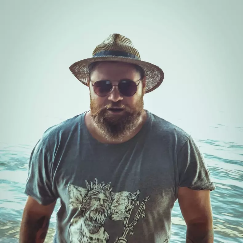 cine-este-dan-manciu-3