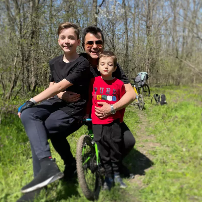 gabriel-coveseanu-si-cei-doi-baieti-ai-lui-1