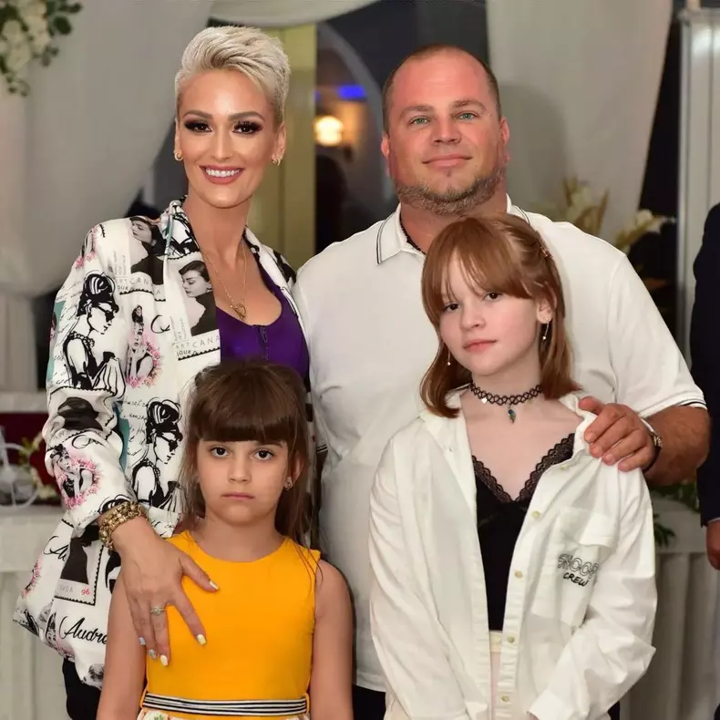 regina-intunericului-3