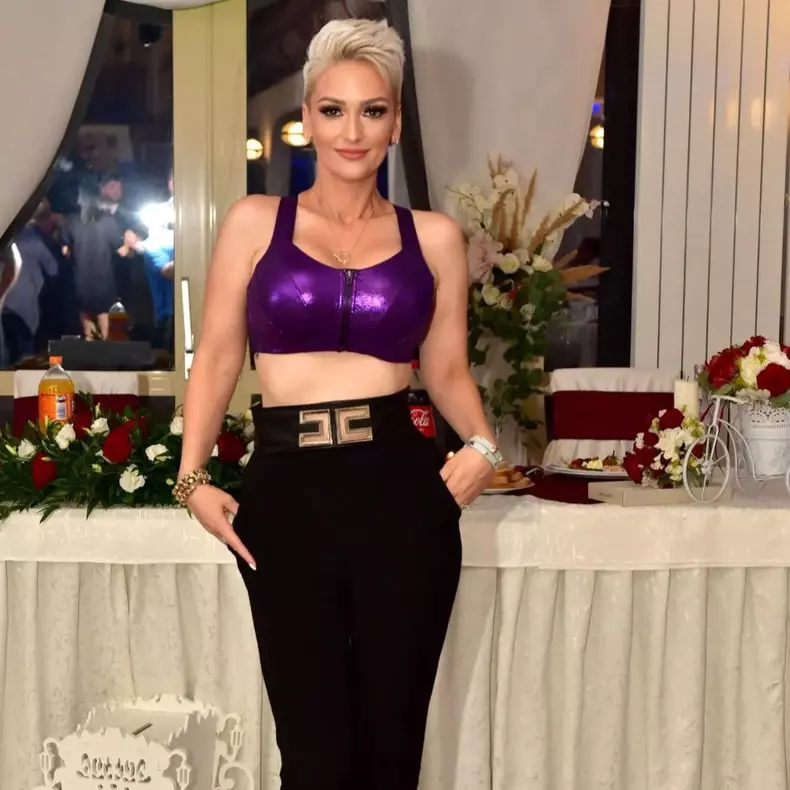 regina-intunericului-4