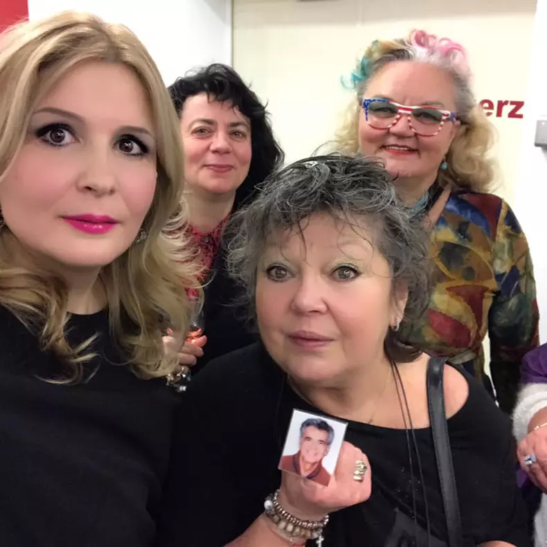 pandrea-cu-prietenele-alta