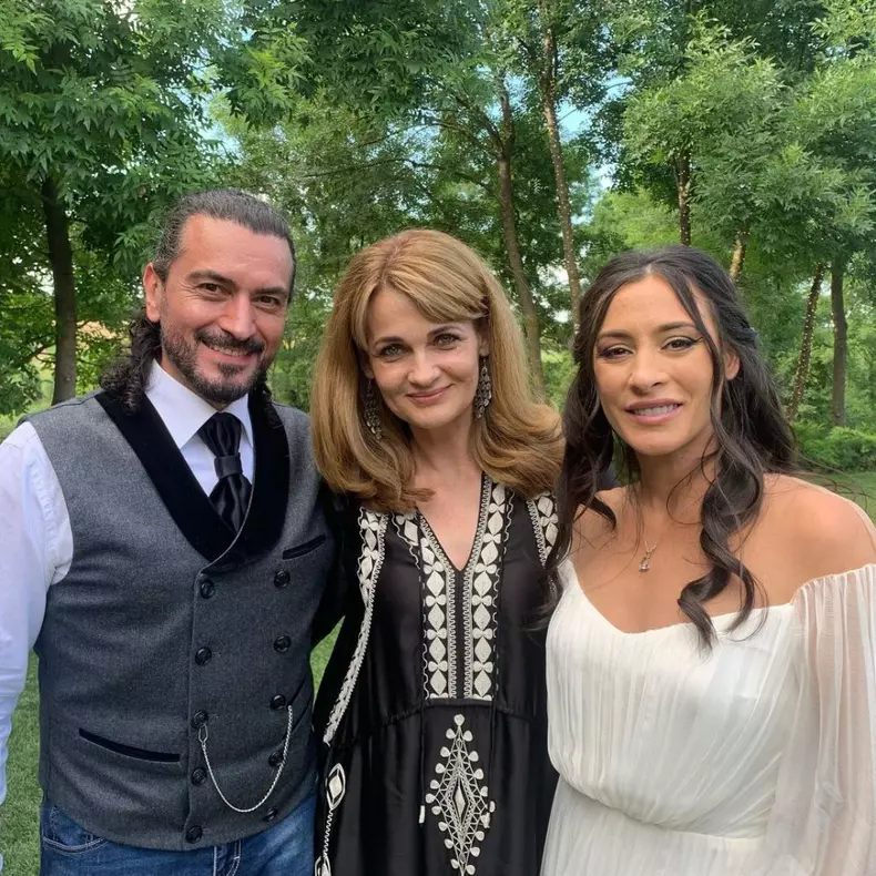 catalina-ponor-s-a-casatorit-imagini-de-la-nunta-cu-actorul-cu-18-ani-mai-mare-decat-ea_44