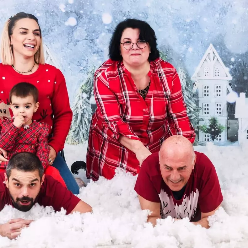 cine-este-sotia-lui-doc