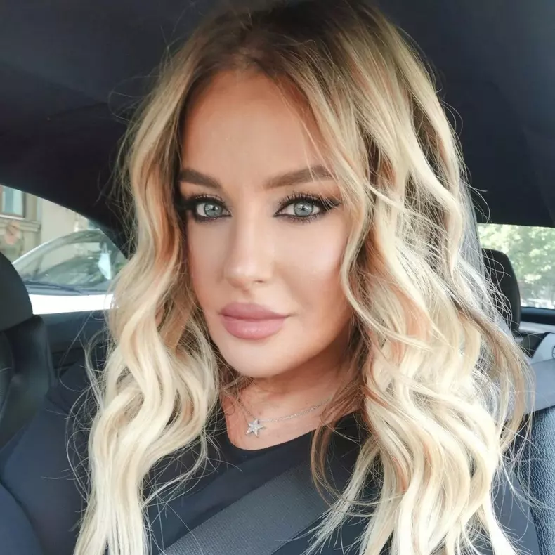 thumb_tania-budi-superba-la-53-de-ani-cum-s-a-fotografiat-vedeta-pe-facebook