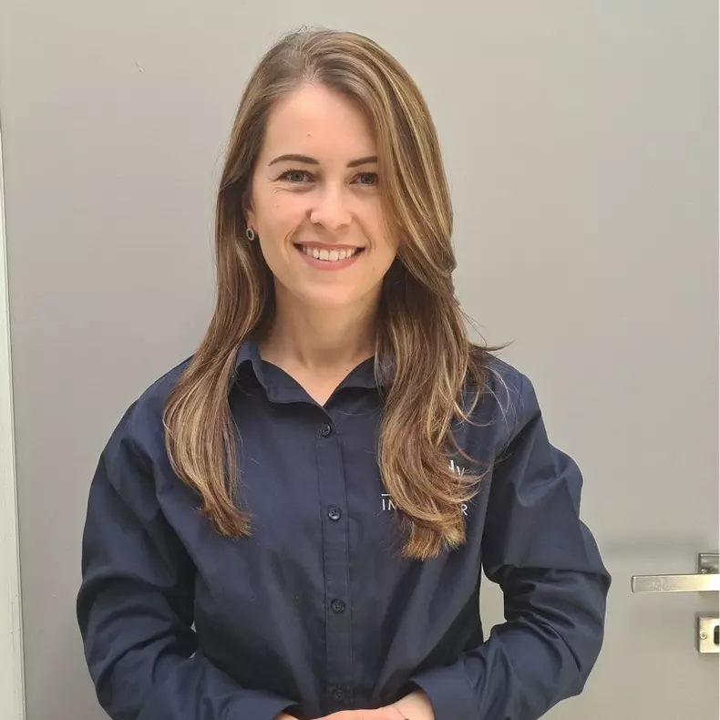 nina agent imobiliar