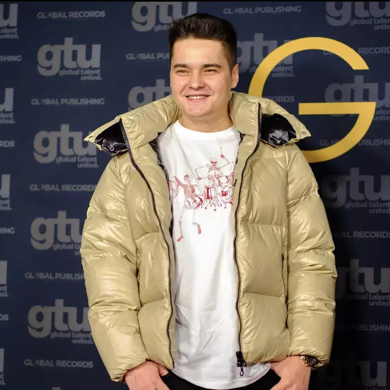 selly tv