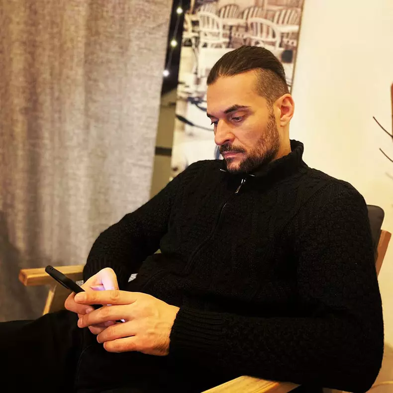 artist doru isaroiu parlament