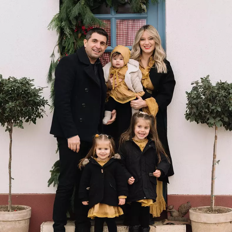 laura cosoi si familia ei