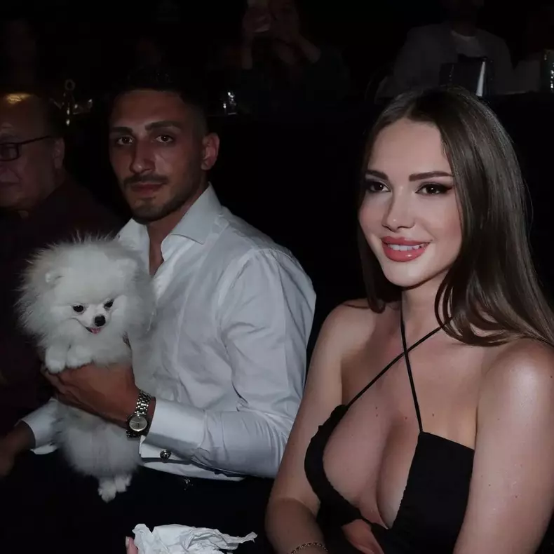 otilia-bilionera-a-fost-ceruta-in-casatorie-cum-arata-inelul-pe-care-artista-l-a-primit-din-partea-iubitului_2