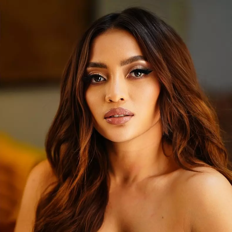 bella santiago artista