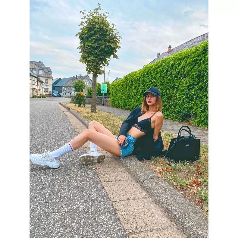 cine-este-josefinka-szmolena-love-island-5